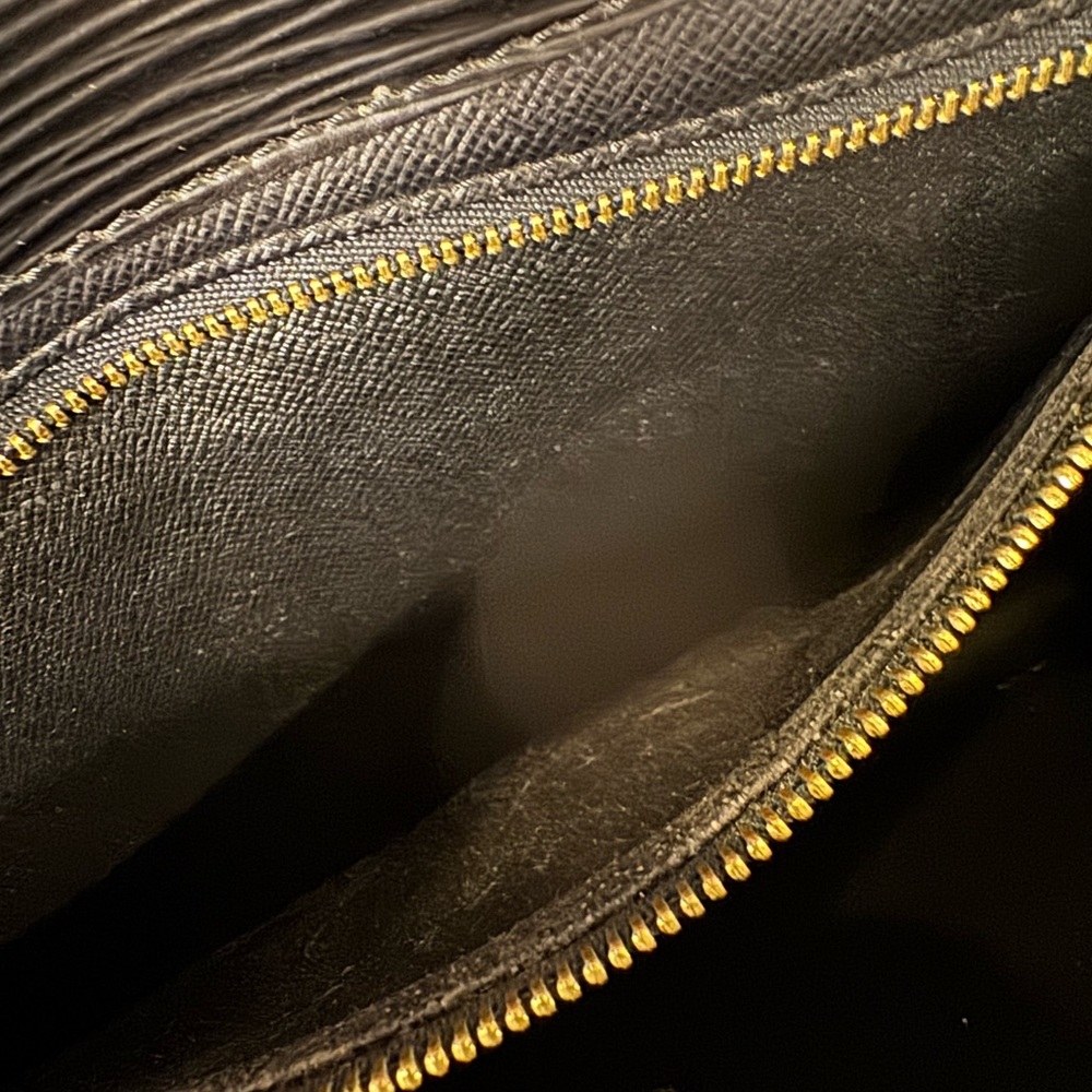 EUC Louis vuitton black leather clutch - Picture 9 of 11